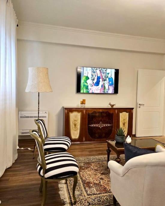 Novi'S Luxury Apartment 2 Gjirokastër المظهر الخارجي الصورة